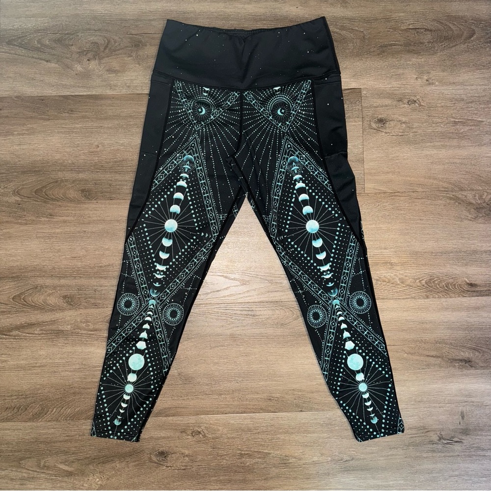 High-Waist Black Leggings with Mint Geometric Print